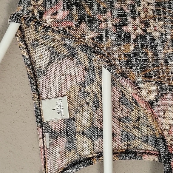 Cute long sleeve, very good condition. - Picture 2 of 5